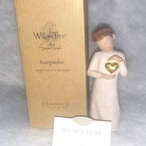 Willow Tree ~2004 "Keepsake" Figurine